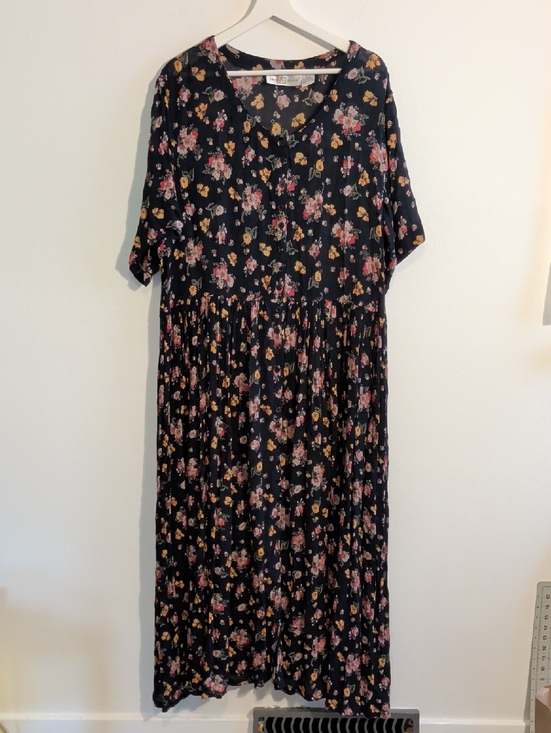 Vintage Dresses & Skirts - VINTAGE floral maxi dress - size large